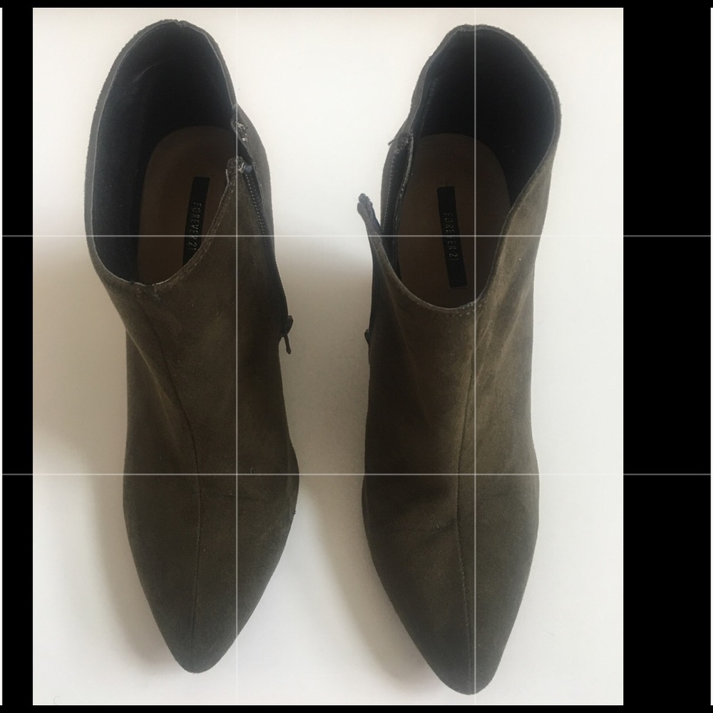 FOREVER 21, CLOSE TOE, SUEDE GREEN WEDGES